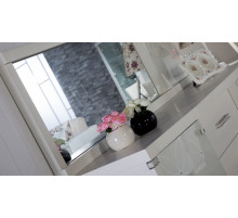 Прямоугольное настенное зеркало в гостиную Мира MIRA-10 белое